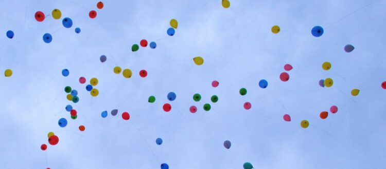 Gründung des Vereins - Luftballons am Himmel